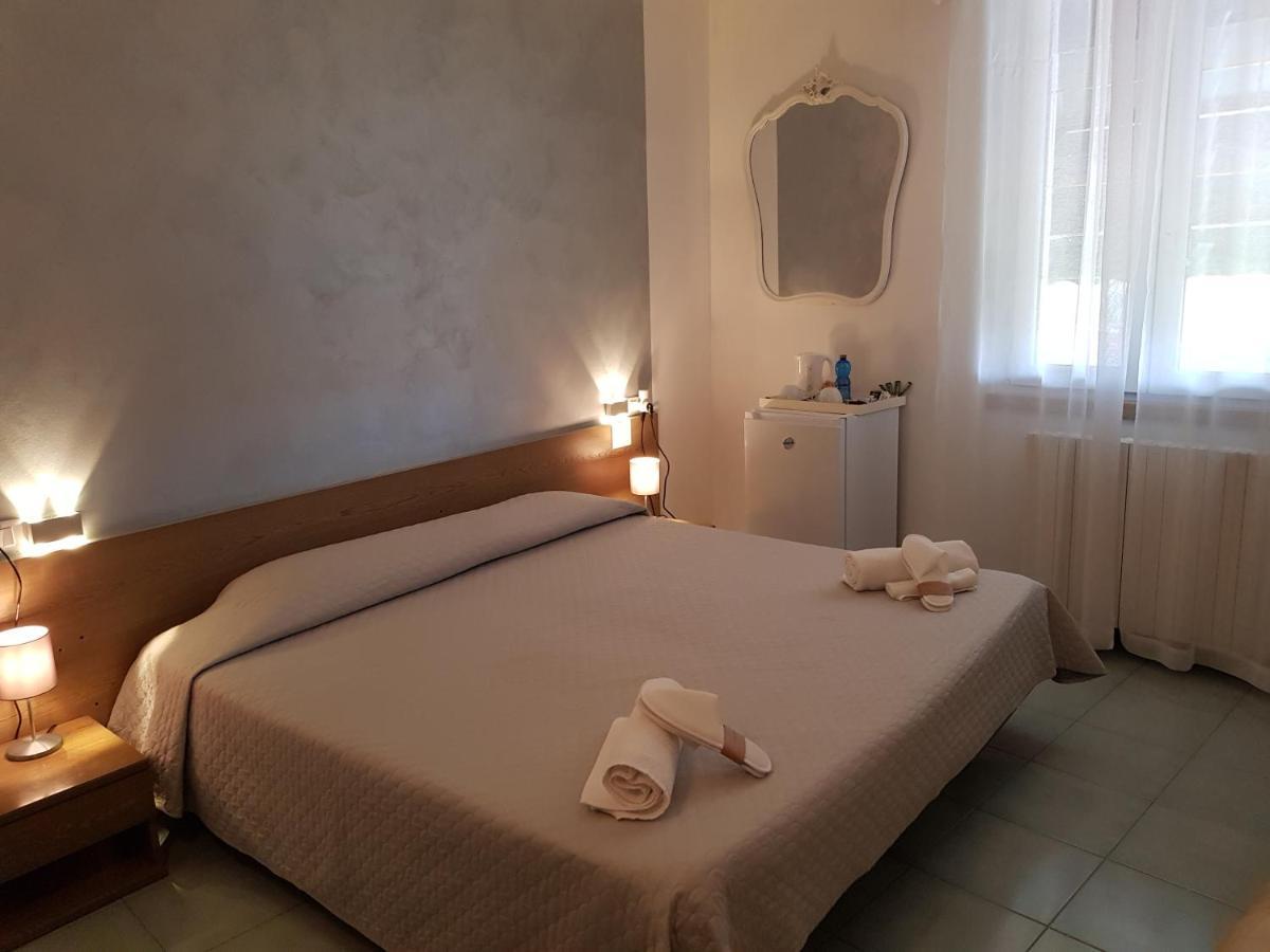 Hotel Villa Pagoda Sirmione Esterno foto