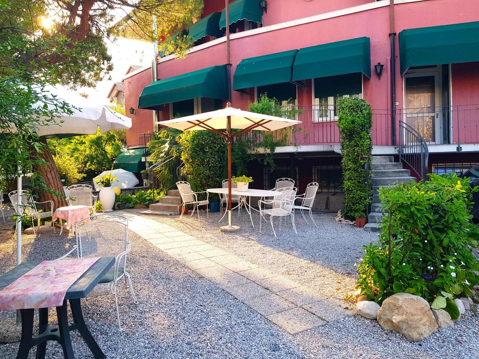 Hotel Villa Pagoda Sirmione Esterno foto