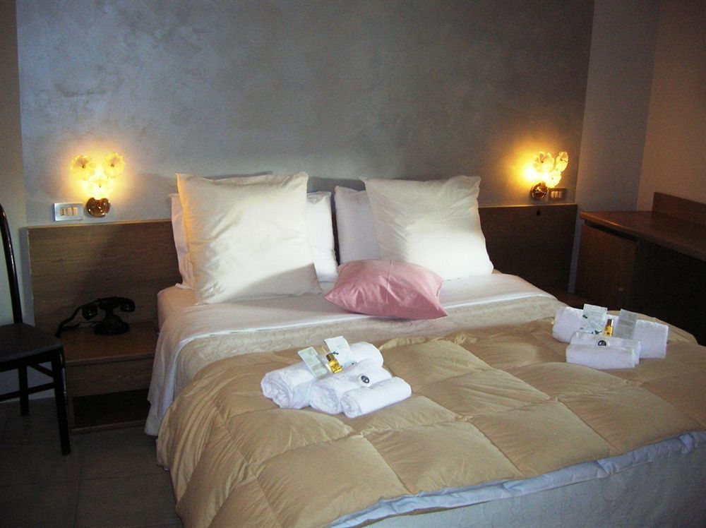 Hotel Villa Pagoda Sirmione Esterno foto