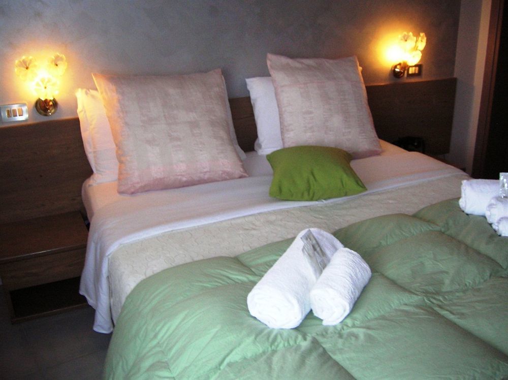 Hotel Villa Pagoda Sirmione Esterno foto