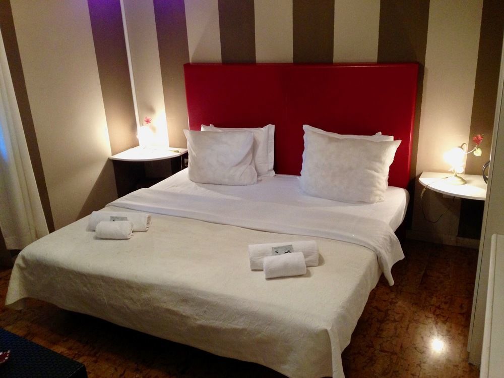 Hotel Villa Pagoda Sirmione Esterno foto