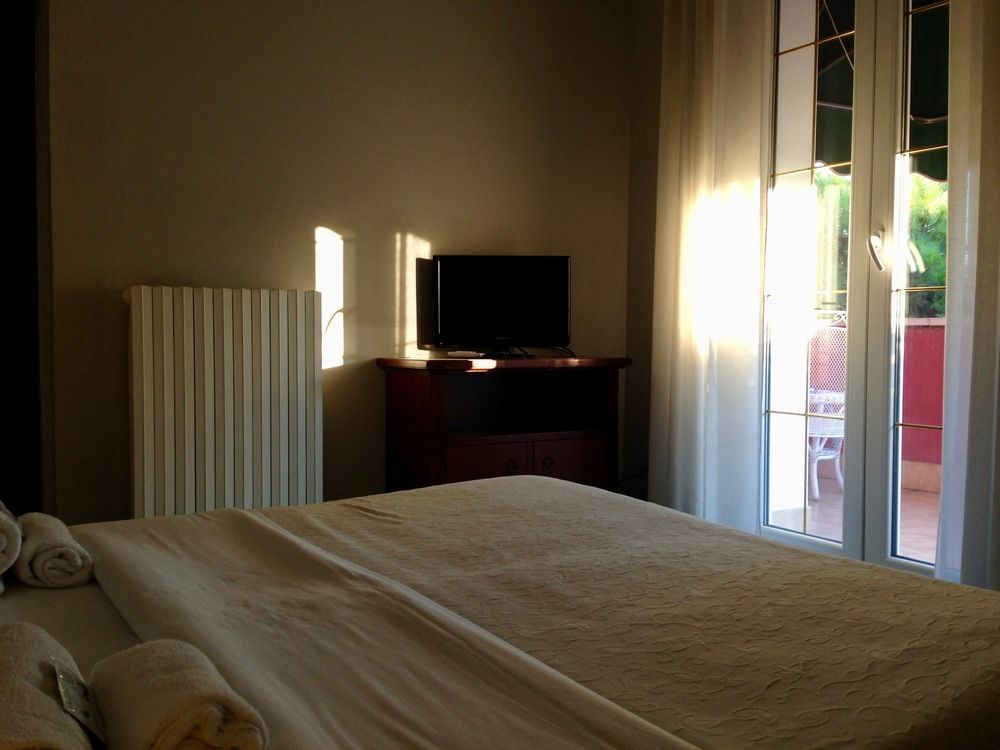 Hotel Villa Pagoda Sirmione Esterno foto
